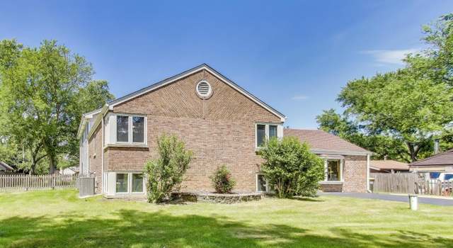 Property at 100 W Willow Rd, Prospect Heights, IL 60070, 5 beds, 2.5 baths