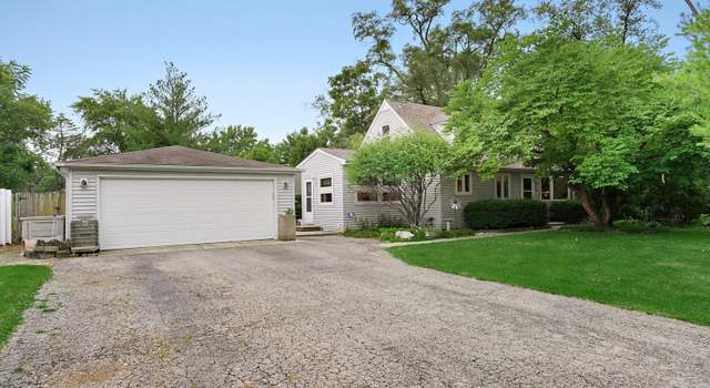 Photo of 26W035 Astor Pl, Wheaton, IL 60187