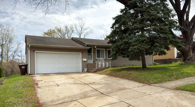 Photo of 504 Parkside Dr, Rockford, IL 61108
