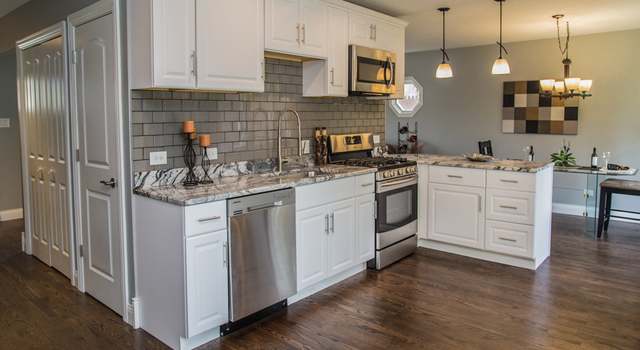Photo of 14808 Forest Edge Ln, Oak Forest, IL 60452