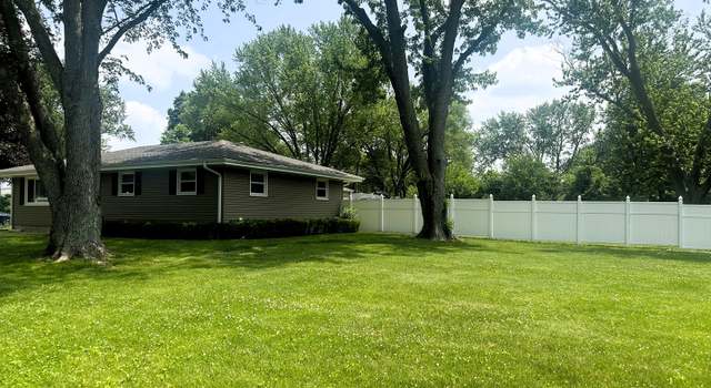 Photo of 1517 Juniper Ln, Machesney Park, IL 61115