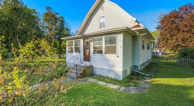 Photo of 225 James St, Burlington, IL 60109