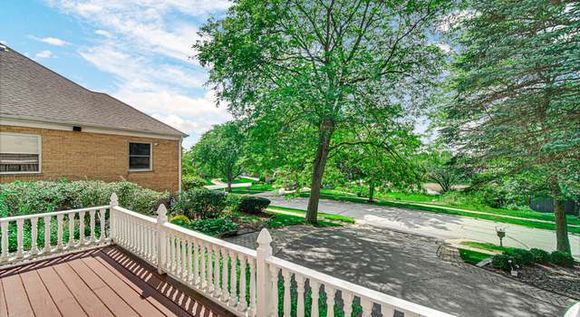 Photo of 9647 Wooded Path Dr, Palos Hills, IL 60465