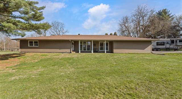 Photo of 15 Wood Ln, Monticello, IL 61856