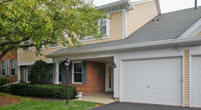 Photo of 910 Persimmon Ln Unit D, Mount Prospect, IL 60056