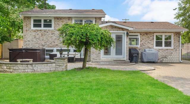 Photo of 400 E Garwood Ave, Mount Prospect, IL 60056
