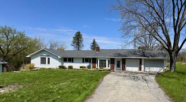 Photo of 2301 Greenbriar Ln, Lindenhurst, IL 60046