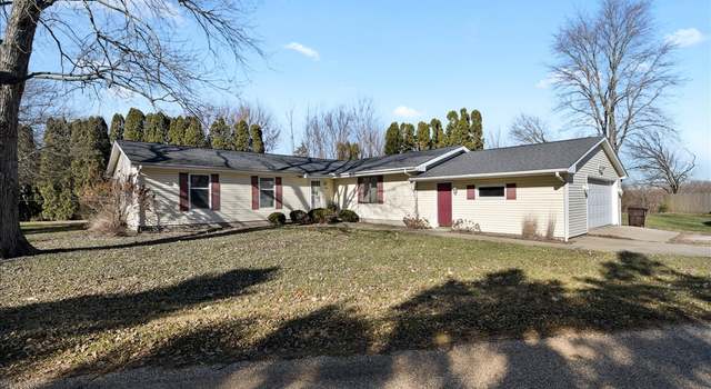 Photo of 404 N Main St, Mansfield, IL 61854