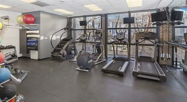 Photo of 1800 W Roscoe St #302, Chicago, IL 60657