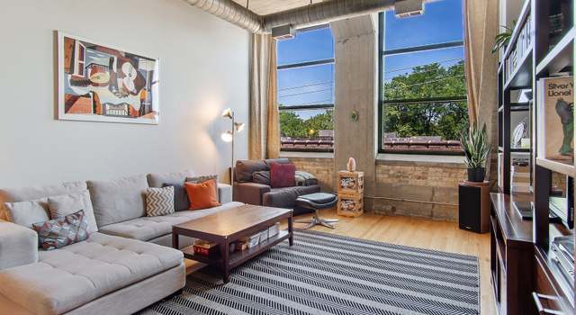 Photo of 1800 W Roscoe St #302, Chicago, IL 60657