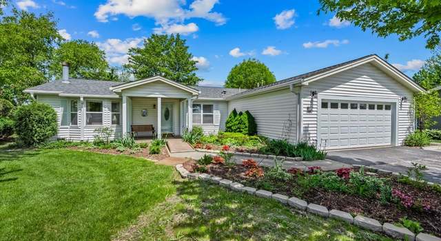 Photo of 14 Devonshire Ct, Grayslake, IL 60030
