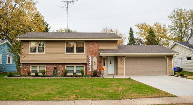 Photo of 1230 Fieldcrest Dr, Rockford, IL 61108