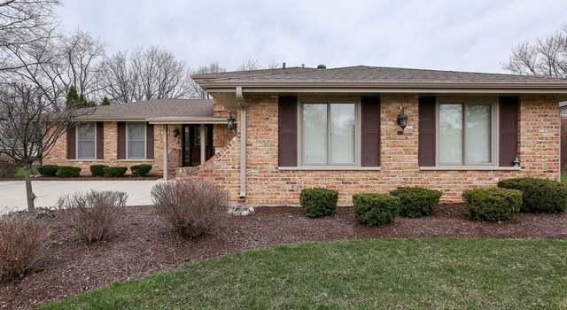 Photo of 7612 Knottingham Ln, Downers Grove, IL 60516