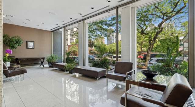 Photo of 1455 N Sandburg Ter #204, Chicago, IL 60610