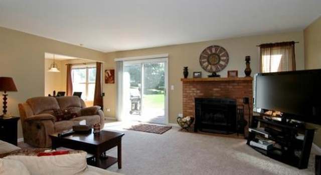 Photo of 737 Longwood Dr #737, Algonquin, IL 60102
