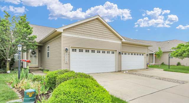 Photo of 2115 S Stonebrooke Ct, Urbana, IL 61802