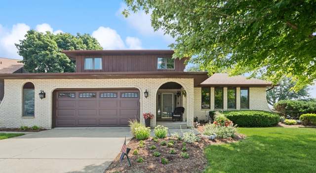 Photo of 8307 Tudor Cir, Willow Springs, IL 60480