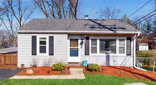Photo of 4 Hawthorne Rd, Lake In The Hills, IL 60156