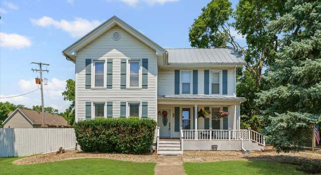 Photo of 835 E Pells St, Paxton, IL 60957