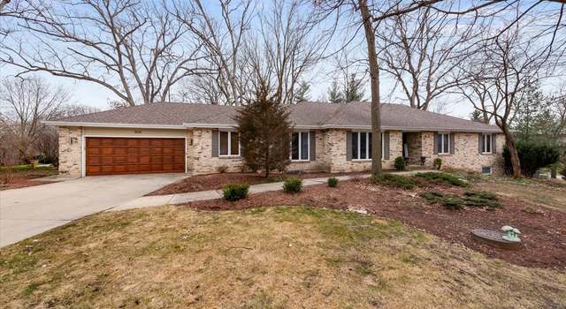 Photo of 906 Wildrose Springs Dr, St. Charles, IL 60174