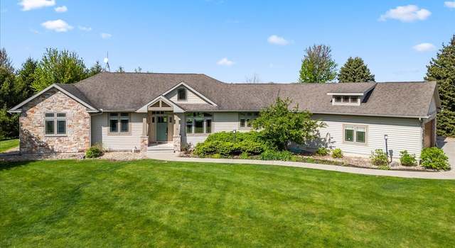Photo of 2297 Deer Ridge Ct, Carlock, IL 61725