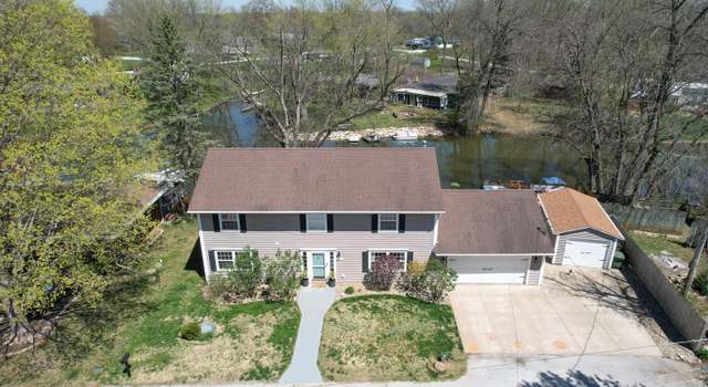 Photo of 1510 W Point Dr, Mahomet, IL 61853