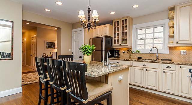 Photo of 5621 N Central Park Ave, Chicago, IL 60659