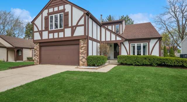 Photo of 9 Manchester Ln, Vernon Hills, IL 60061