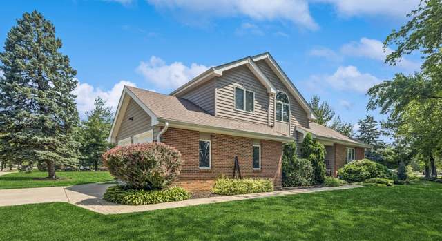 Photo of 321 Blackhawk Dr, Westmont, IL 60559