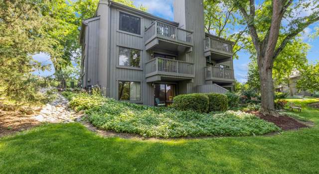 Photo of 380 Woodview Rd Unit D, Lake Barrington, IL 60010