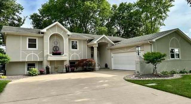 Photo of 300 Woodland Dr, Rantoul, IL 61866