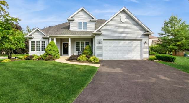 Photo of 4 Birchwood Ct, Sugar Grove, IL 60554
