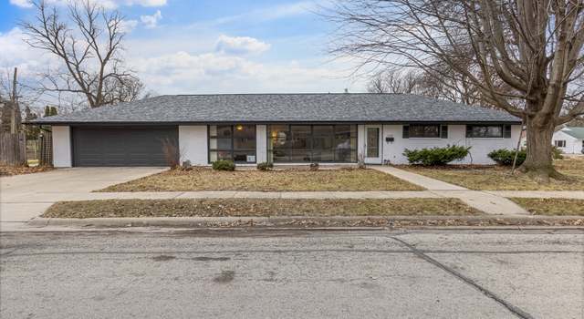 Photo of 3305 Burrmont Rd, Rockford, IL 61107