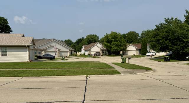 Photo of 404 S Windwood Ln, Mahomet, IL 61853