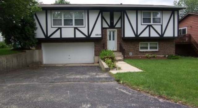 Photo of 1510 Woodridge Dr, Round Lake Beach, IL 60073