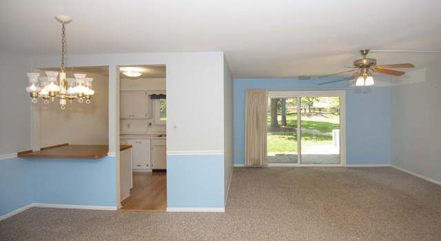 Photo of 1600 Thames Ct Unit A, Wheaton, IL 60189