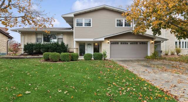 Photo of 2805 S Briarwood Dr W, Arlington Heights, IL 60005