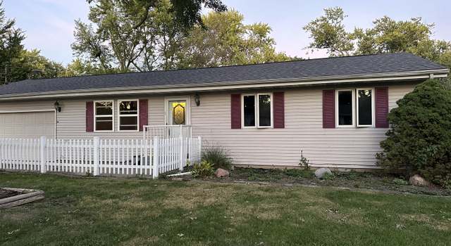Photo of 203 Ruby St, Villa Grove, IL 61956