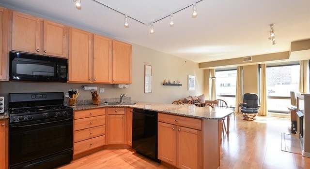 Photo of 1212 N Wells St #403, Chicago, IL 60610