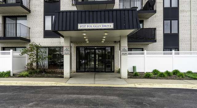 Photo of 9737 N Fox Glen Dr Unit 4A, Niles, IL 60714