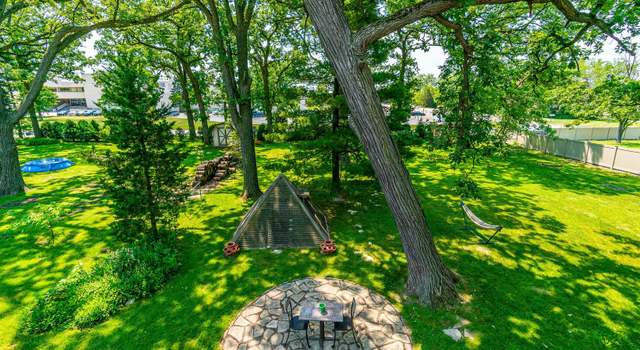Photo of 9541 W Oak Pl, Des Plaines, IL 60016