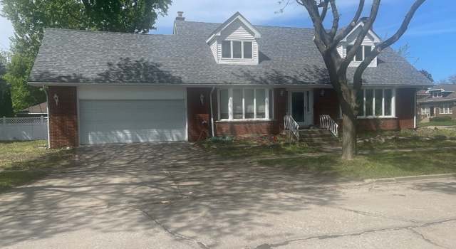 Photo of 800 Robinhood Ln, La Grange Park, IL 60526