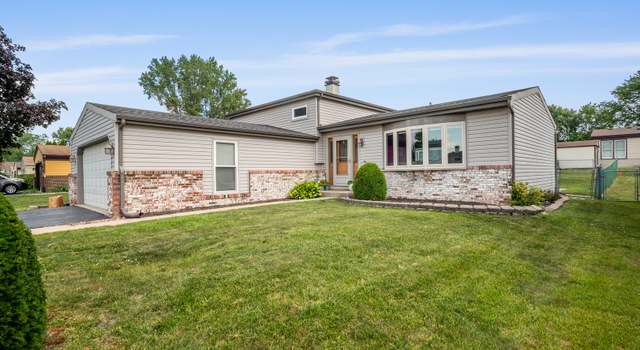 Photo of 933 Saginaw Ct, Carol Stream, IL 60188