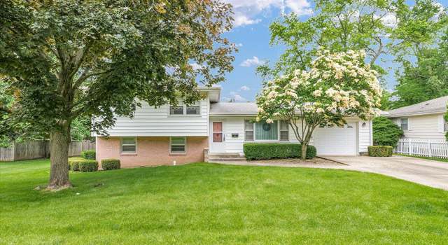 Photo of 404 Maple Ln, Monticello, IL 61856