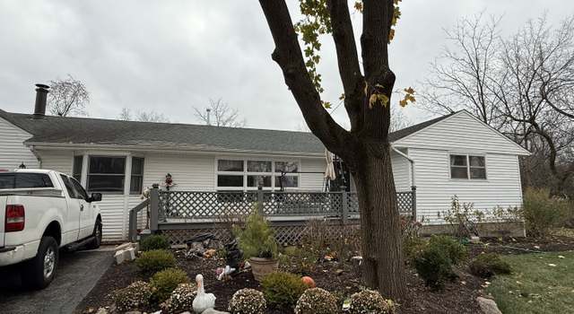 Photo of 7 Lincoln Ave, Round Lake, IL 60073