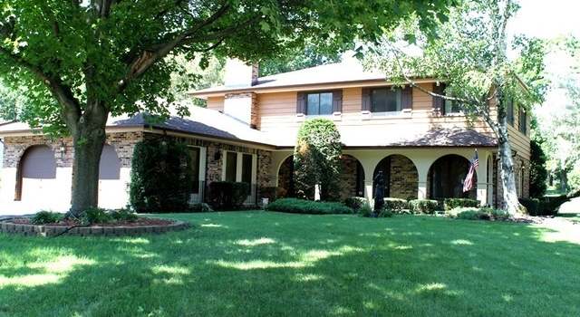 Photo of 250 Park Ln, Roselle, IL 60172