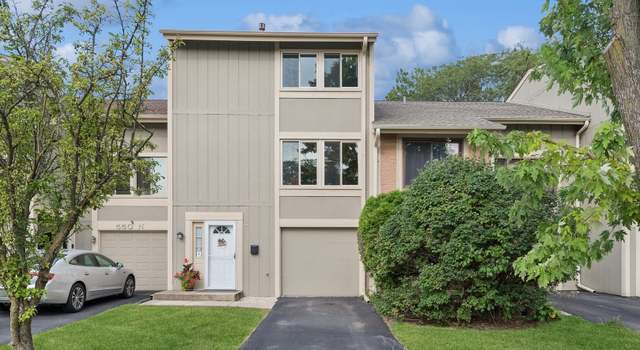 Photo of 554 N Woodfield Trl, Roselle, IL 60172