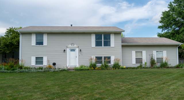 Photo of 165 E Clay St, El Paso, IL 61738