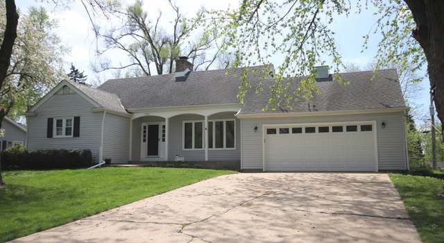Photo of 3303 W Fairway Dr, Mchenry, IL 60050