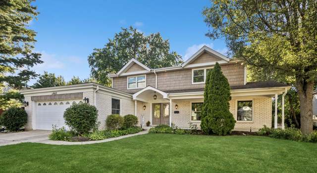 Photo of 302 W Victoria Ln, Arlington Heights, IL 60005